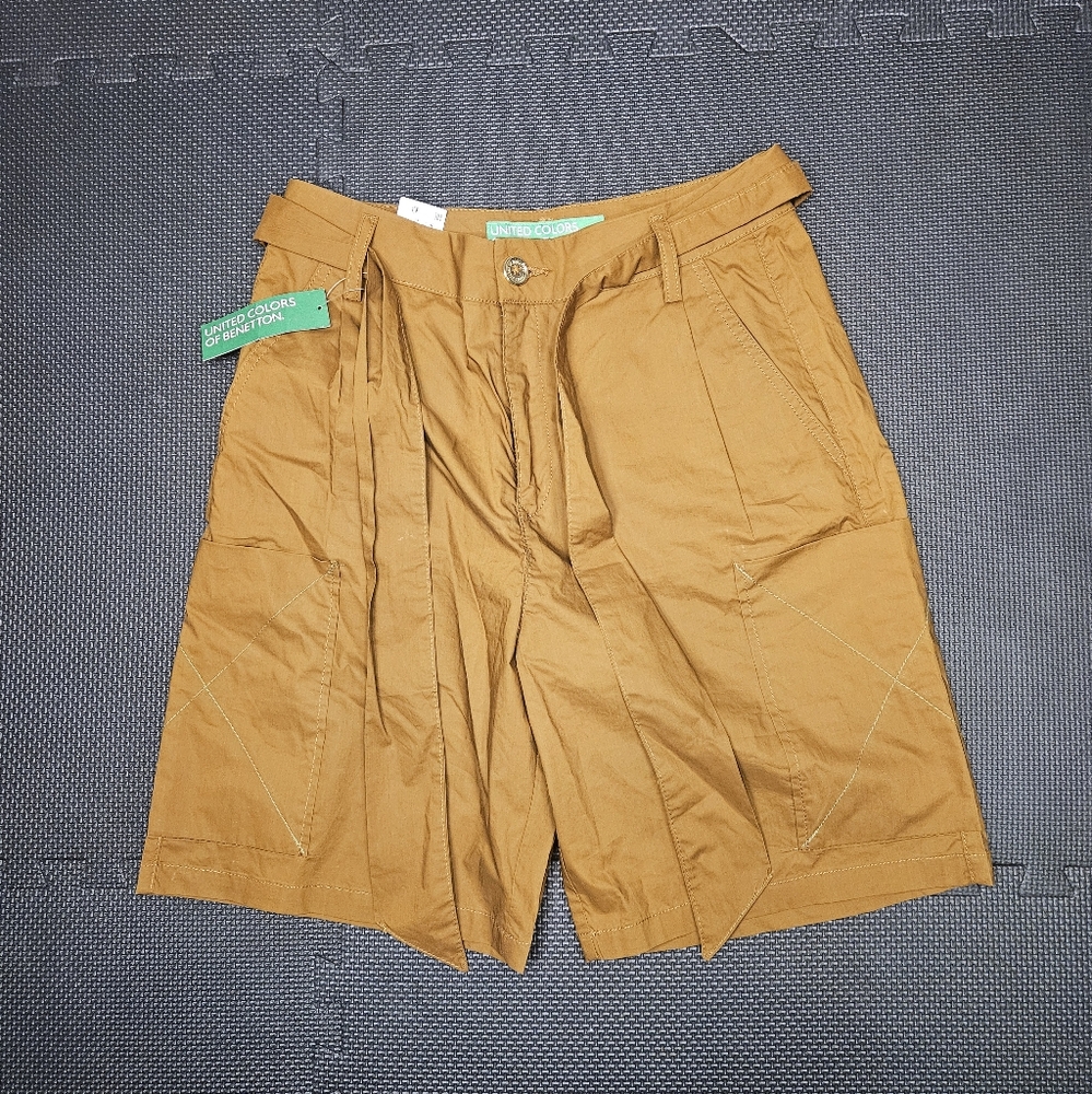 United Colors Of Benetton Tan Shorts Size Small